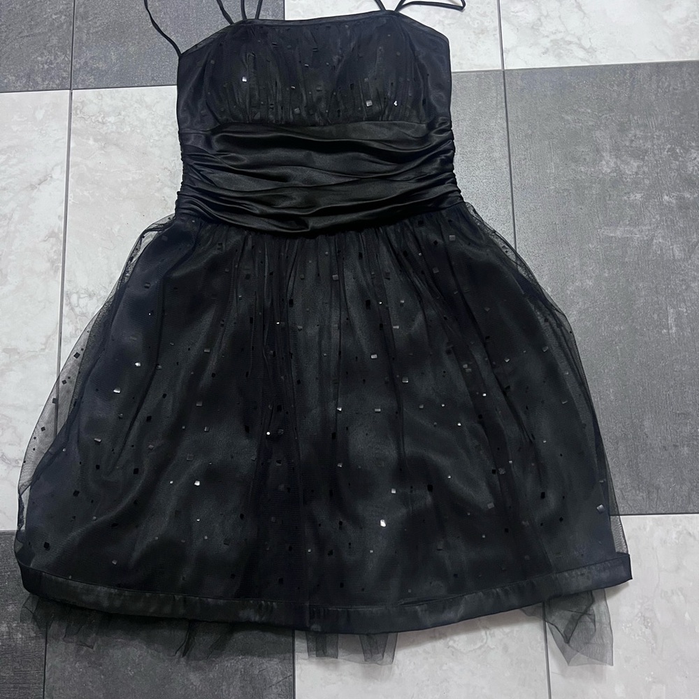 Classic Black Polyester Garment - Large - image 1